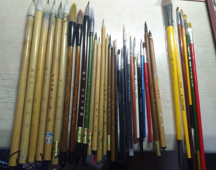 出各种毛笔 勾线笔 排笔 ，价格不等可以打...