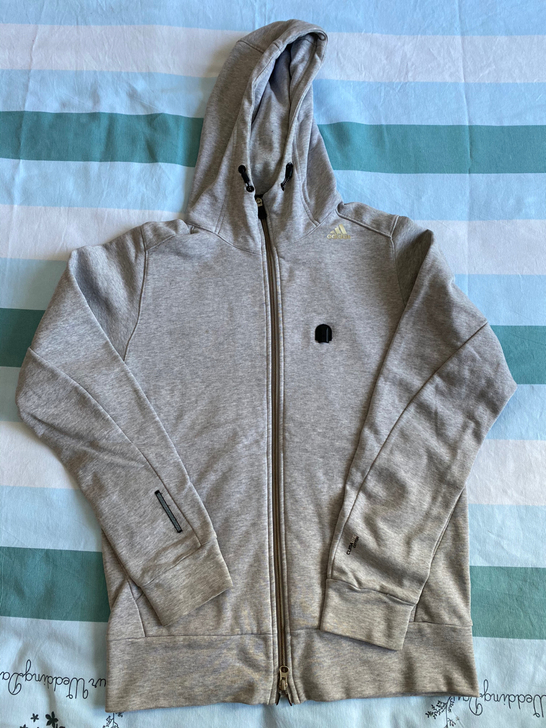 阿迪达斯男款帽衫L码