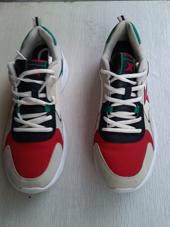 二手男鞋特步运动鞋45码   鞋子保证正品...