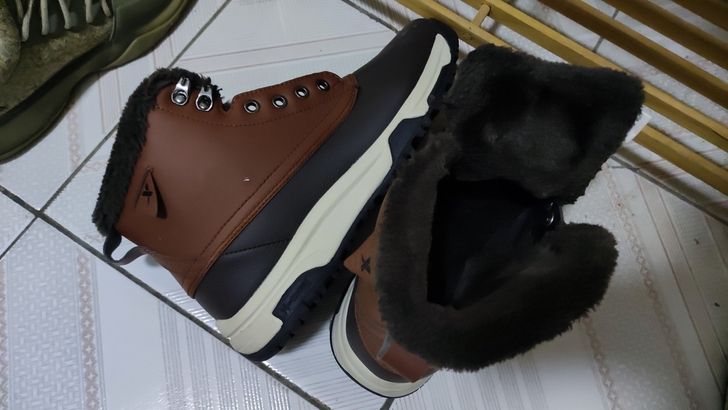 搬家出一双特步加绒冬天穿运动鞋,买后穿过两...