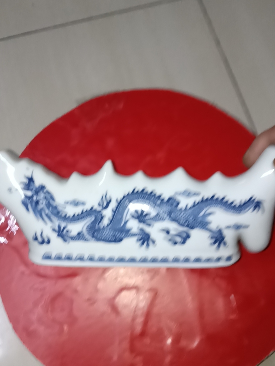 诚信转让，景德镇产瓷毛笔架一个，内部可装墨...