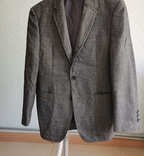 男士西装尺码都为175，羊毛混织，手感很好...