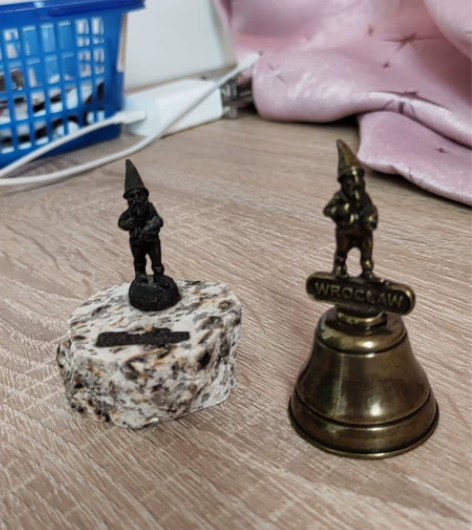 小人摆件,捷克原装进口,一个黄色铜制是一个...