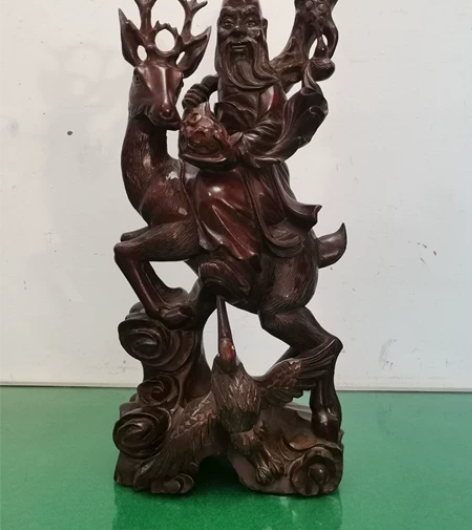 木雕一尊，重4.2斤，总高41厘米 宽17...