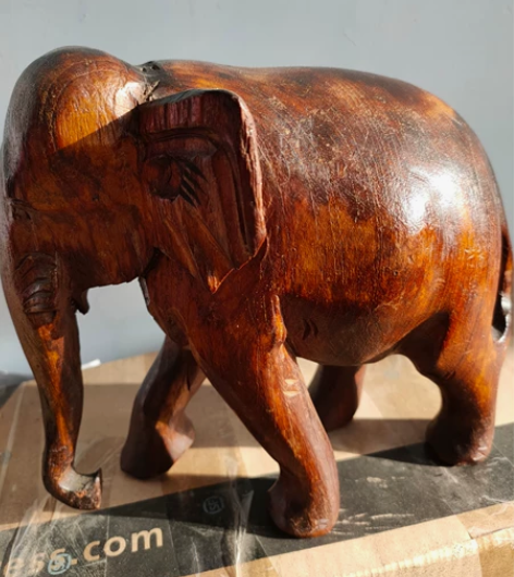 木雕大象，吉祥如意。尺寸如图。 感兴趣的话...