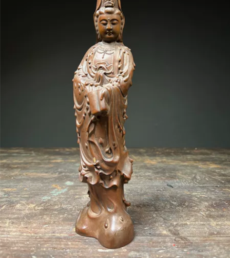 黄杨木木雕净书观音一尊， 尺寸.高22cm...