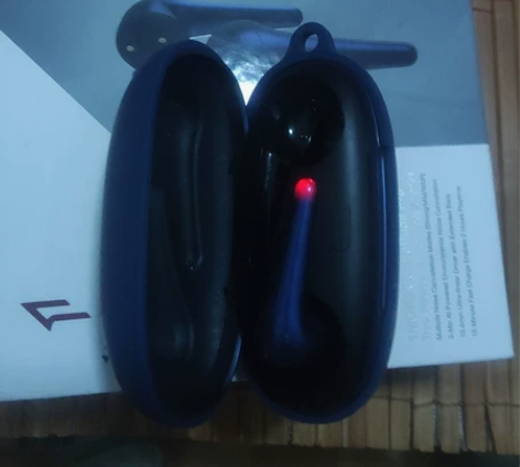 万魔功能配件齐全少了一个右耳 感兴趣的话点...