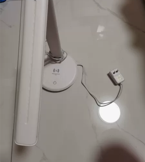 台灯，护眼灯。 1个20元。  需要的白纸...