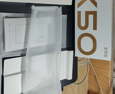 红米K50至尊版雅黑8+256盒子。成色嘎...