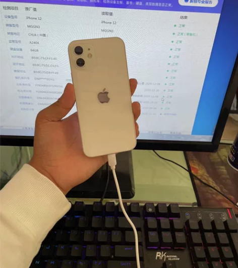 苹果12,国航64g,(换过原装后盖)其他...