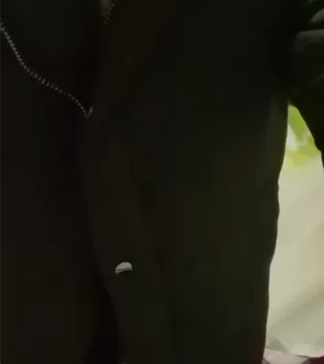 男羽绒服，忘了什么牌子的了，压箱底翻出来的...