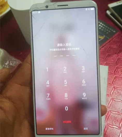 oppoR11st品相如图。有锁。解锁能正...