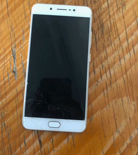 手机vivox7plus，正常使用，屏幕裂...