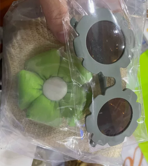 好奇盲盒里的草帽和墨镜。用不上。全新。可上...