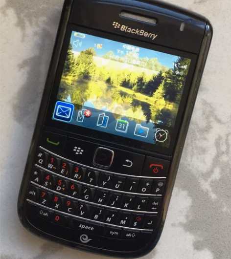 黑莓9650，成色一般，屏幕显示按键相机都...