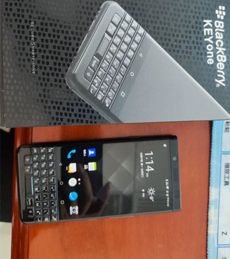 黑莓keyone,98新,只拆开把玩,没有...