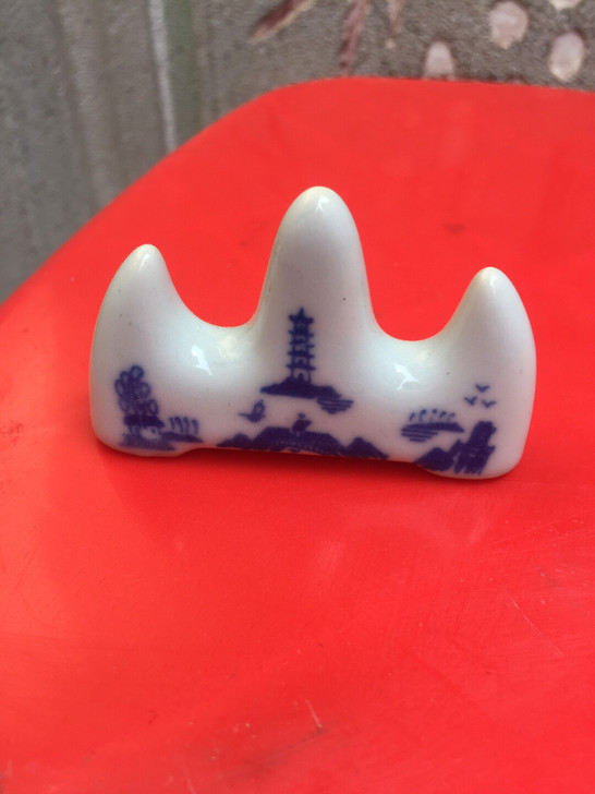 文房毛笔架、陶瓷。