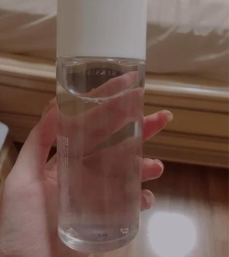 出雪肌精化妆水（应该是不含酒精款），为了牛...