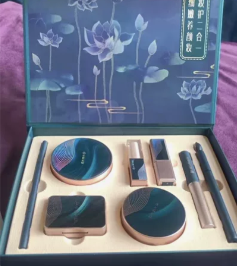 全新彩妆礼盒八件套正装 里面有八件包括: ...
