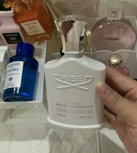 闲置转让出个人拆封自用香水，银色山泉，大吉...