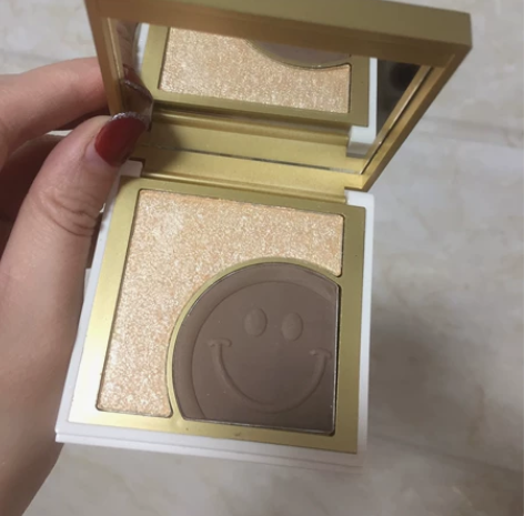 茗希芝修容高光盘 品牌型号:茗希芝新旧程度...