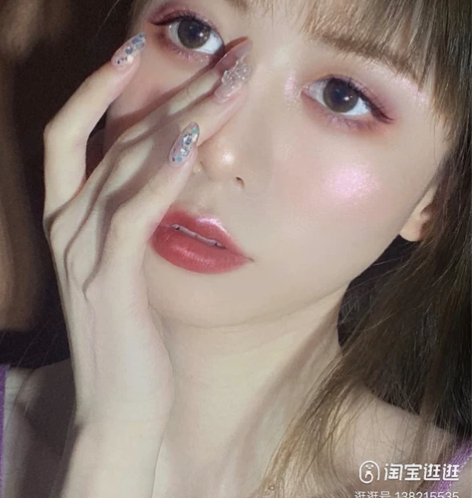 自己有两个，出一个，卡姿兰灵鹿浮雕高光粉修...