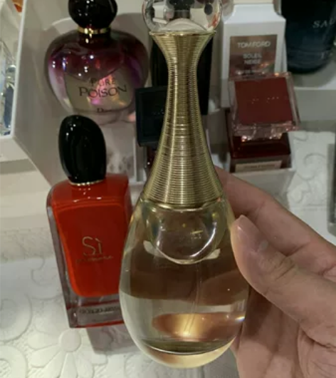 闲置转让出家里几个拆封自用香水，真我，挚爱...