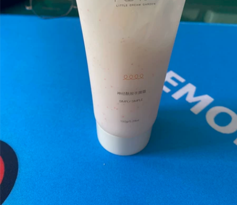 半亩花田神经酰胺手膜霜护手霜 感兴趣的话点...