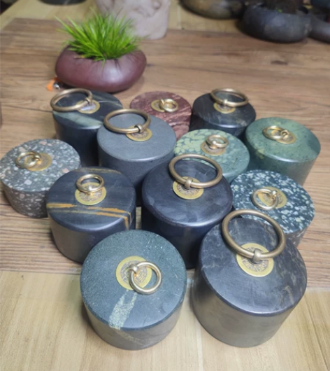 镇纸石。手工打磨的,59一个包邮常规地区,...