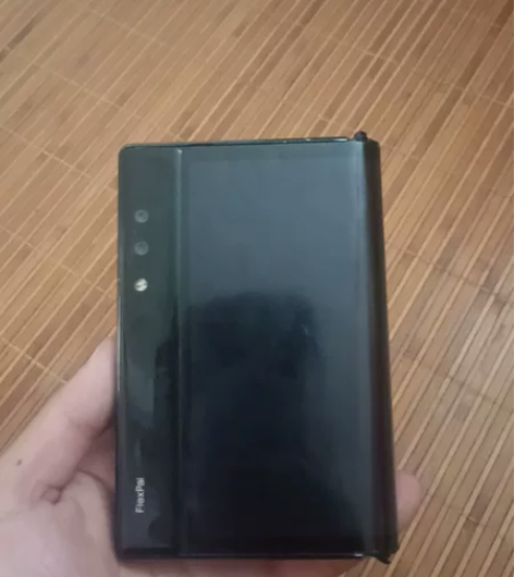 当配卖。柔宇折叠屏，2k的屏幕坏了6+12...