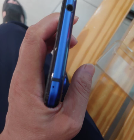 夏普AQUOS R5G采用6.5英寸QHD...