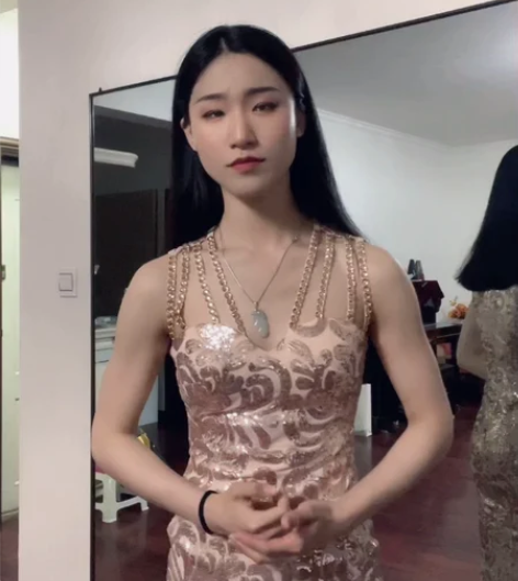 本人在俄罗斯留学研究生二年级, 歌剧演唱专...