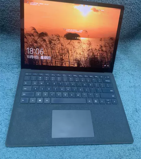 Surface laptop i5-8-2...