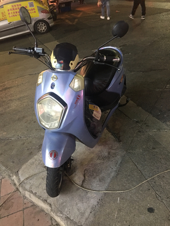 出台自用本治电动车大电池，比台铃电动车，小...
