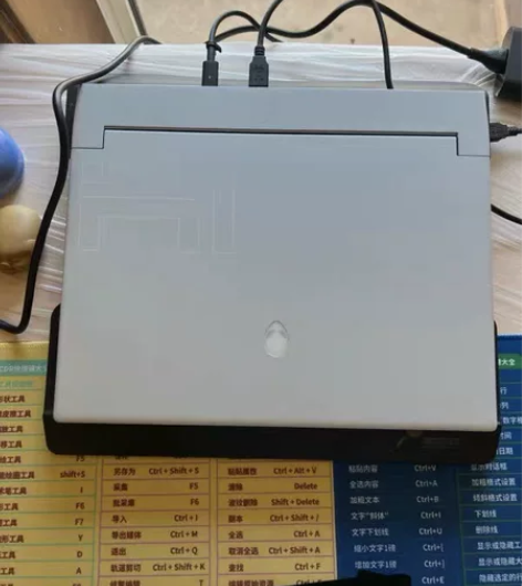 外星人笔记本,收收收 要求在保修,有盒子,...