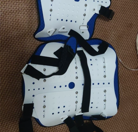 可孚腰椎固定支具，前两月骑车摔跤了买的，正...