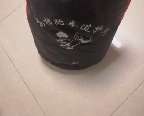 华亚品牌的，大约三年级学生使用的跆拳道护具...