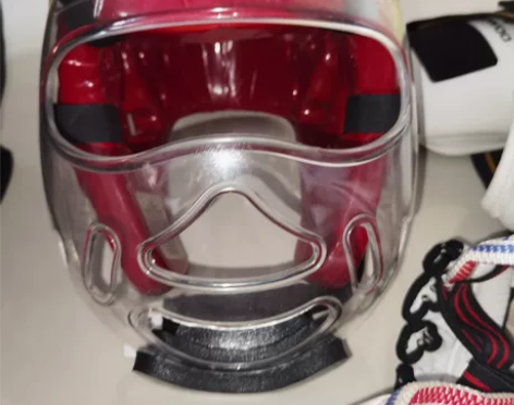 跆拳道护具  就试过一次 没再用过 感兴趣...