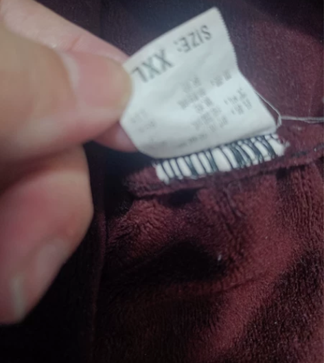 质量很好的加绒黑色裤子，绒很舒服。料子是黑...