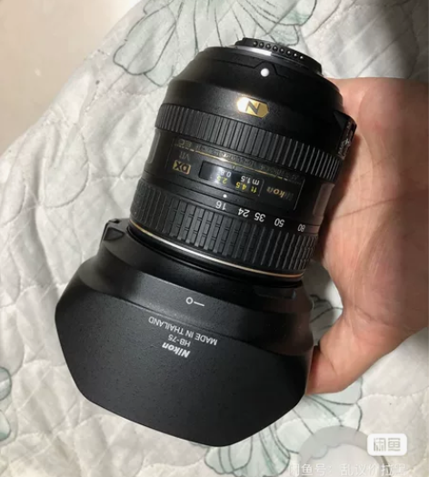 尼康16-80镜头，带原装遮光罩，前后盖。...
