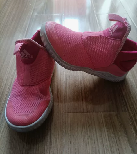 超级舒服，且漂亮的女童阿迪护脚腕运动鞋 这...