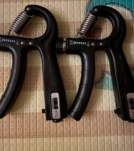 握力器  15元 很新 不要了 无损坏 不...