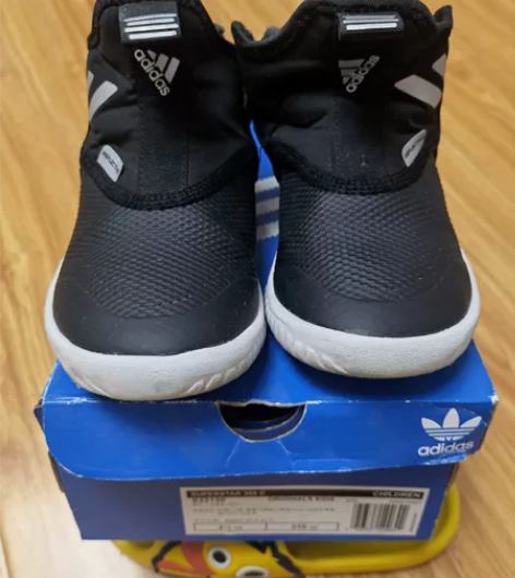 阿迪商场正版28码冬款运动鞋，加绒，9成新...