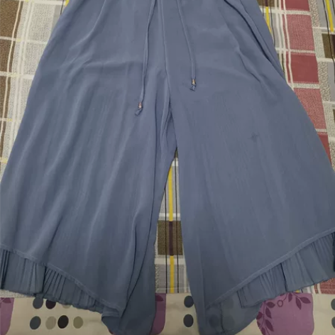 雾霾蓝色阔腿裤一条，双层裙裤设计，均码，仅...