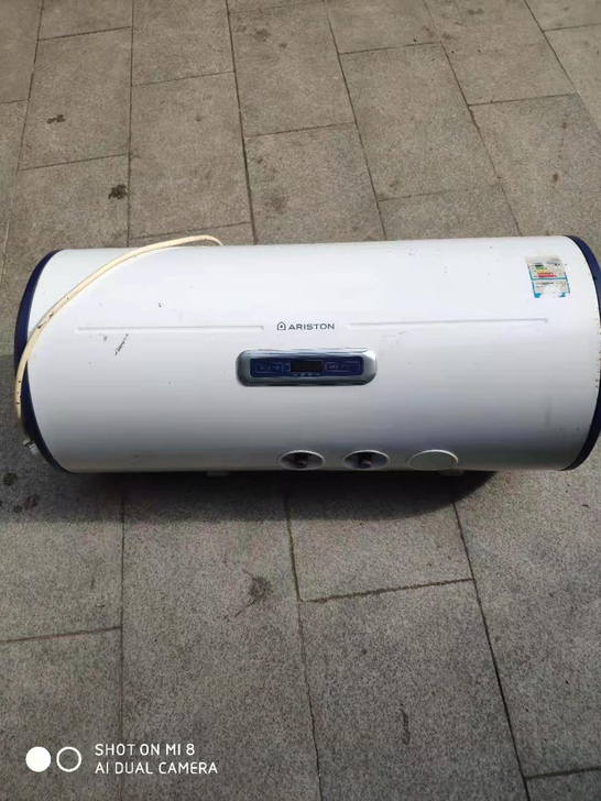 阿里斯顿热水器，实际买来使用不到一年就搬家...