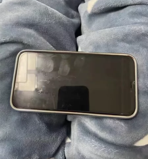 苹果11，换过屏幕，没有锁，2150，双卡...