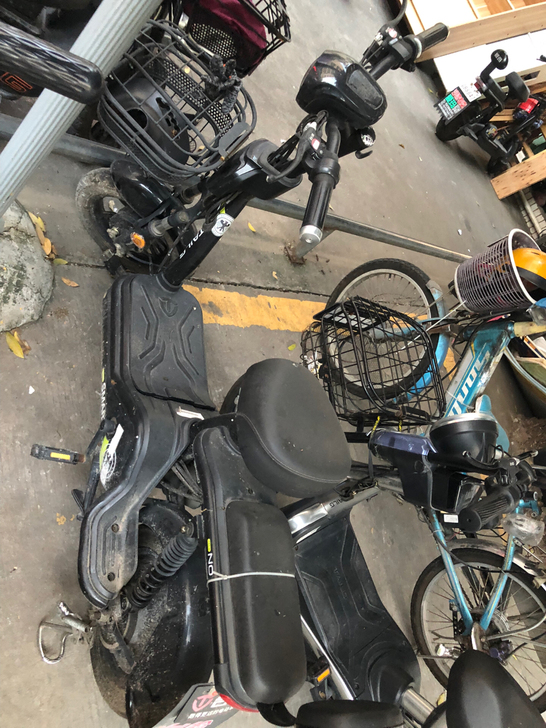台铃，锂电池48v12安，放电池盖坏了，不...