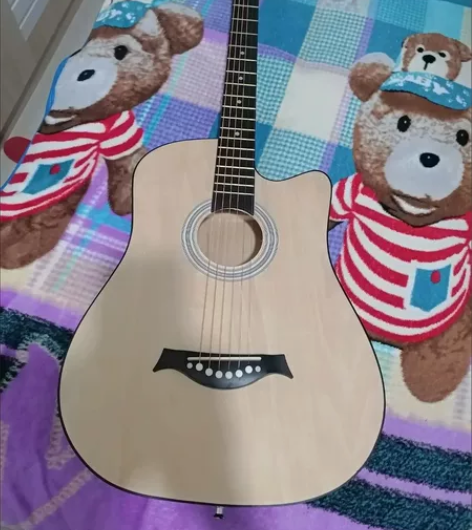 原价1000多的几乎全新吉他便宜出了，虽然...