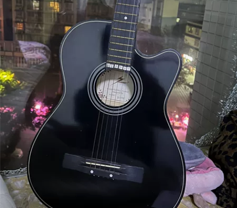 弟弟的吉他,闲置了,想要的看图,我也不懂哈...