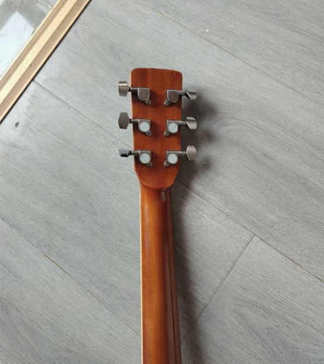 吉他,300买的,不包邮,现售价100 感...